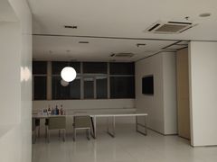 -卡罗酒店(东门晒布地铁站店)