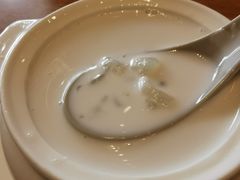 椰子汁莲子雪耳雪蛤膏-满记甜品(岭南新天地店)