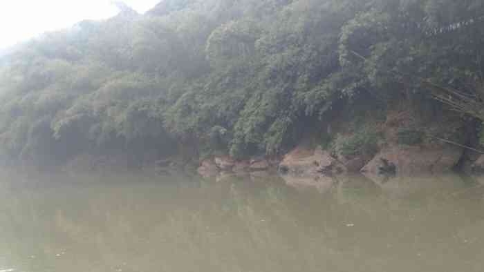 佛徕滩漂流"位置:在巴南区一品镇桥口坝村!坐轻轨先到.