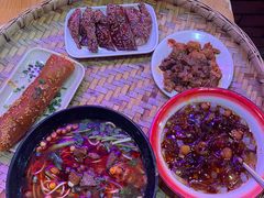 -爆炸头阿姨小四川正宗川味小吃(无任何分店)
