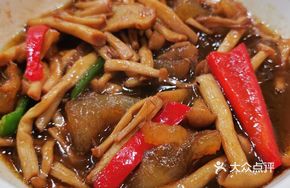 Beef Tendon with Mushrooms