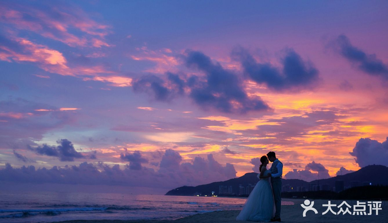 火遍朋友圈的夕阳婚纱照电影风婚纱照