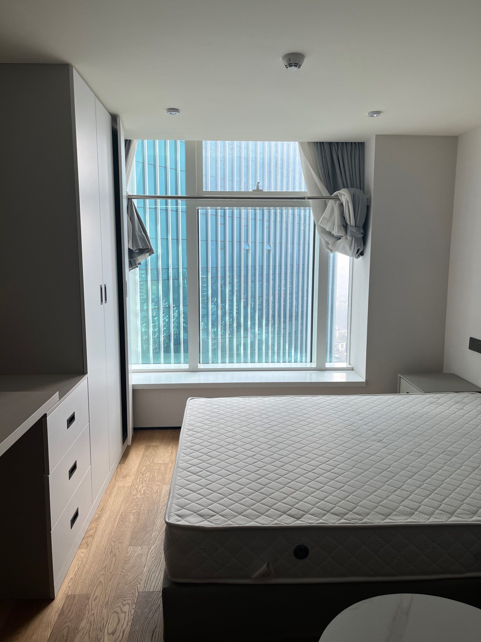 港郦中心,朝南,高楼层视野开阔阳光充足,旁边有万达和江南时代商场,5