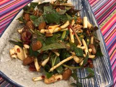 -香巴拉云南餐厅(华莱坞店)