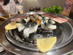 -围炉肉舍•炭烤活鳗•丹东海鲜烤肉(步行街店)