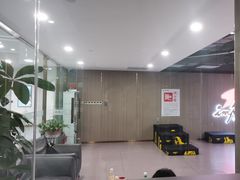 -英派斯健身旗舰店(海信国际中心馆)
