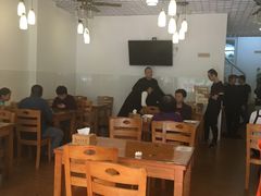 大堂-正宗普宁豆干坊·洪记砂锅粥(红领巾路店)