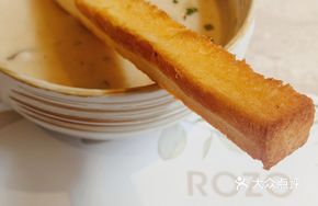 Creamy Mushroom Soup with Croutons