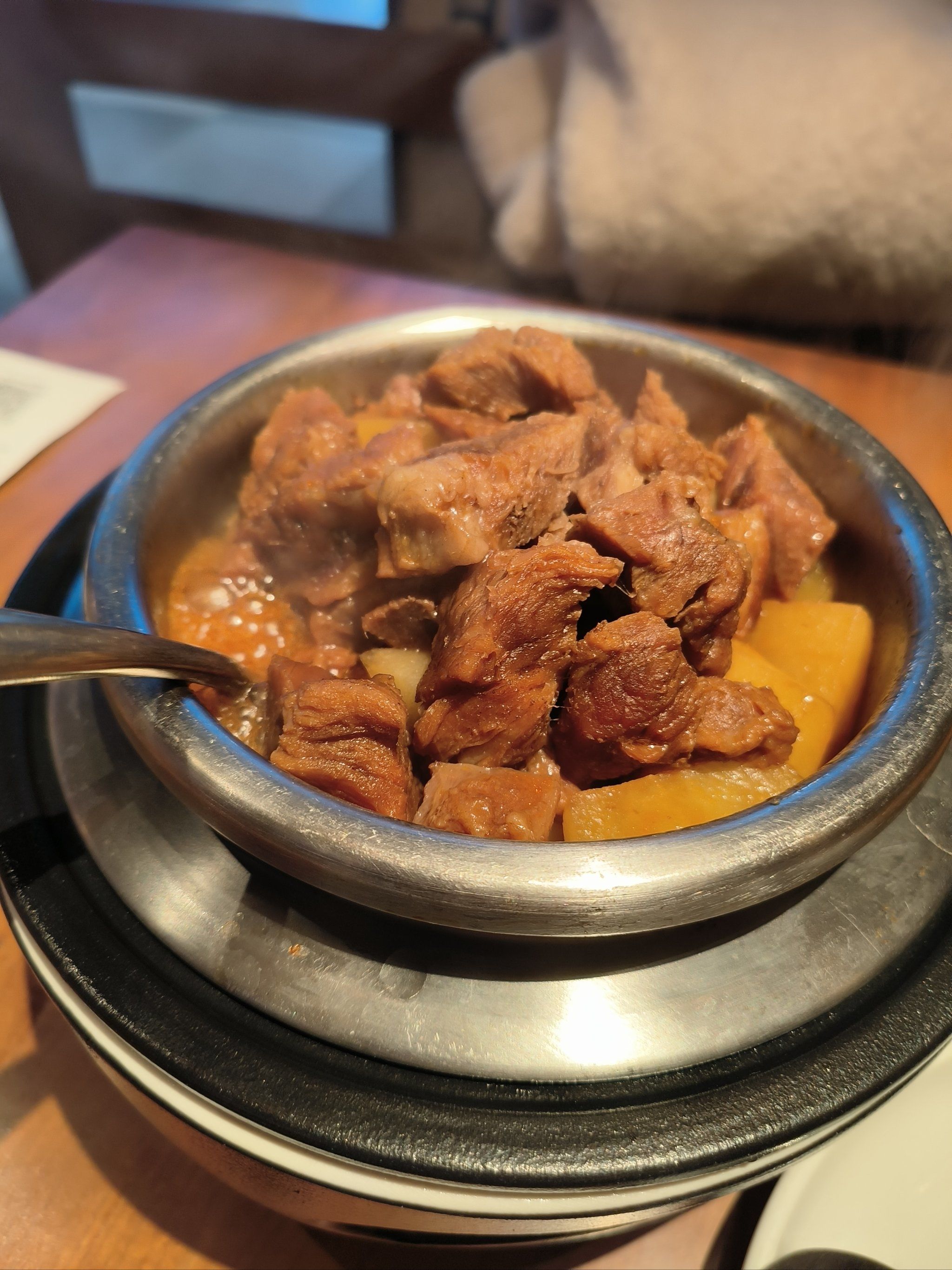 第一次来贾国龙小锅牛肉吃饭,服务员姐姐们