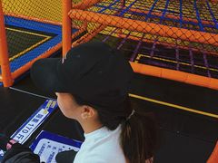 -爱蹦iBOON蹦床运动馆(江汉店)