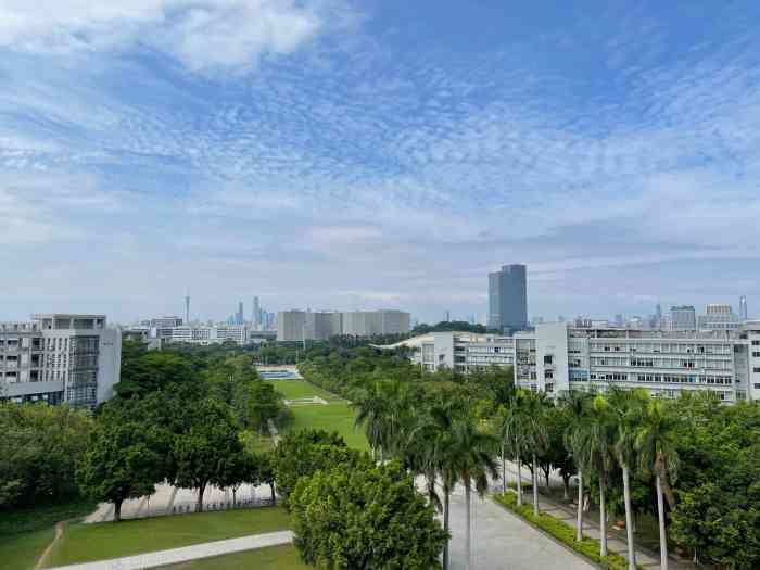 华南师范大学(大学城校区)-"大学城的教学楼同宿舍是挺漂亮的,配套