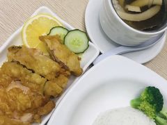 炸鸡髀卤蛋饭-佰搭果·广式茶餐厅(西华路店)