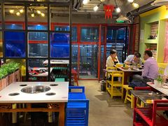 大堂-钢管厂五区小郡肝串串香火锅(人民广场店)