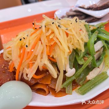 听说是在兰州超级正宗的牛肉面，中午来吃1点了