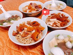 -松树干拌面店