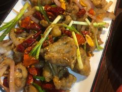 -虾弄弄海派小龙虾·牛羊蝎子火锅