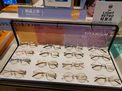 -LOOK眼镜·蔡司依视路配镜(宝山万达店)