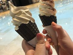 脆筒冰淇淋-喜茶(上海兴业太古汇店)