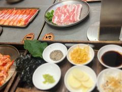 -围炉肉舍丹东海鲜烤肉·烤活鳗(步行街店)