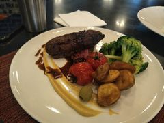 150天小牛腹肉配烤蔬菜-WOLFGANG PUCK KITCHEN & BAR(迪士尼小镇店)