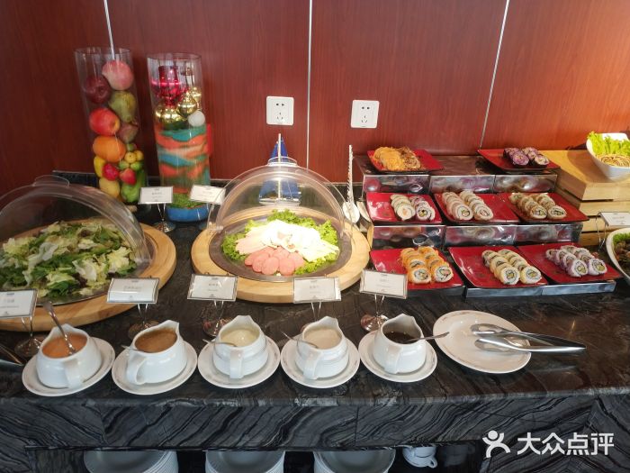汇泉王朝大饭店-旋转餐厅(南海路店)自助取餐区图片