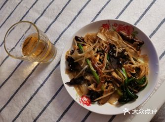 【小狮子的厨艺你见过没吃过】吃到撑的炒杂菜！