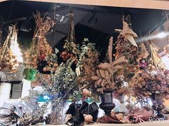 -谷莠子花艺气球派对·绿植造景·花艺沙龙(东海缤纷天地店)