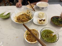 -李与白包子铺(桐梓林店)