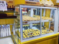面包甜点陈列柜-嘉华饼屋JOY BAKERY(南屏街店)