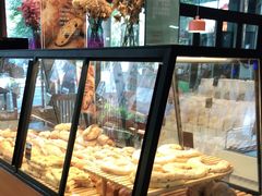 面包甜点陈列柜-Dough&Joe团憩(瑞虹天地月亮湾店)
