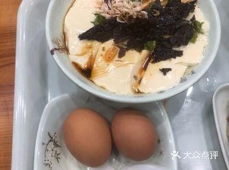 以前记得这里是岛上唯数不多的有豆腐花的早餐店
