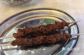 Grilled Lamb Skewers (One Hand)