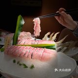 江鲜斑鱼片居然这么好吃…不愧是大北京，河鲜火锅爆赞[胜利]