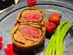 惠灵顿牛排-弦月窗LUNETTE BY AMANDA(复兴路店)