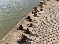 -多瑙河畔鞋履雕塑