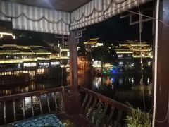 -临江餐馆二楼美食部落