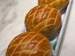 牛乳酥皮菠萝包-陶陶居酒家(新天地店)