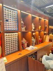 -灵彩珠宝(朗香街店)