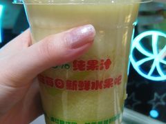 番石榴苹果汁-每日新鲜水果吧(南京东路店)