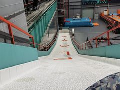 -极限PLAY运动娱乐新世界·团建派对潮玩休闲馆·室内蹦极高空游乐园