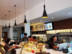 -Chom Cafe and Restaurant