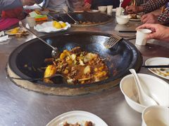 粘豆包-粘豆包柴火铁锅炖