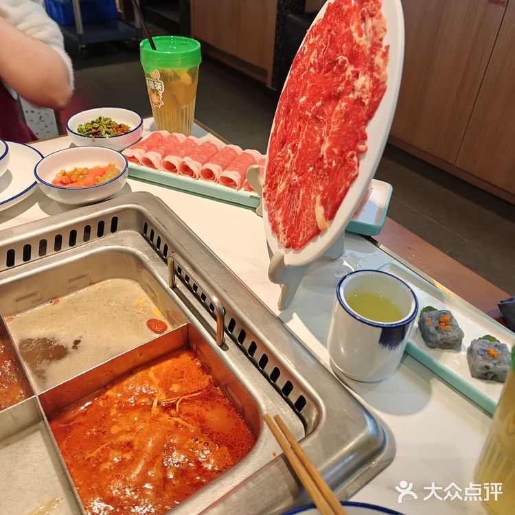 今天火锅吃撑了，超满足