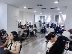 -金夫人化妆摄影职业培训学校