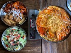 部队锅-MI WU FACTORY米屋美食工厂餐厅(绿地店)