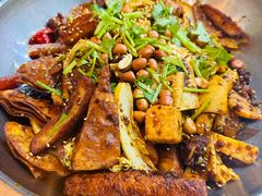 -愉肴麻辣香锅(中山路店)