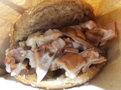 烧饼夹肠头-肠王卤煮(西单食宝街店)