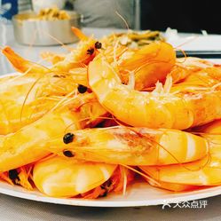 西餐 市中区  体育中心  良泉一口 一家主打自酿啤酒的餐厅～ 啤酒