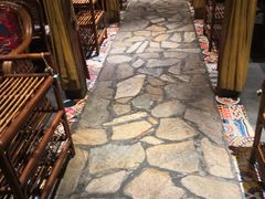 -老牌坊云南鱼豆花火锅(爱建店)