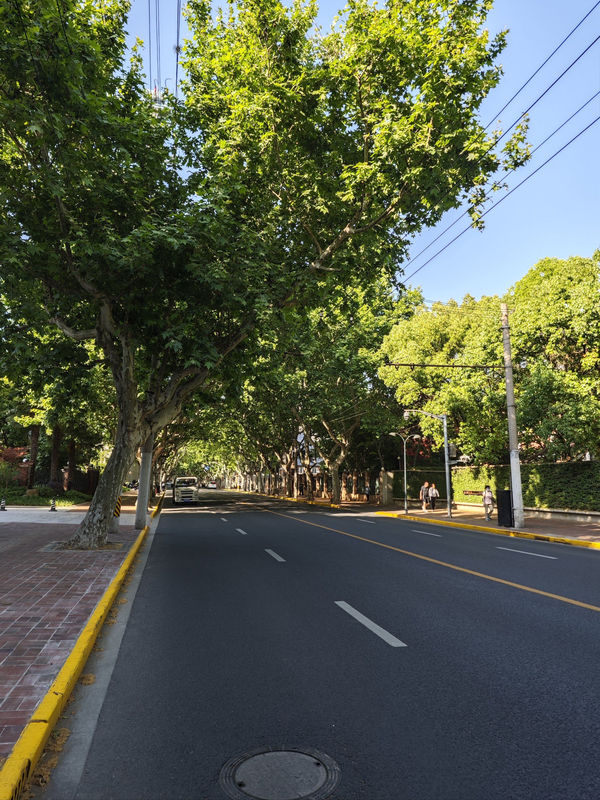 只是想用相机记录这美丽的阳光和街景